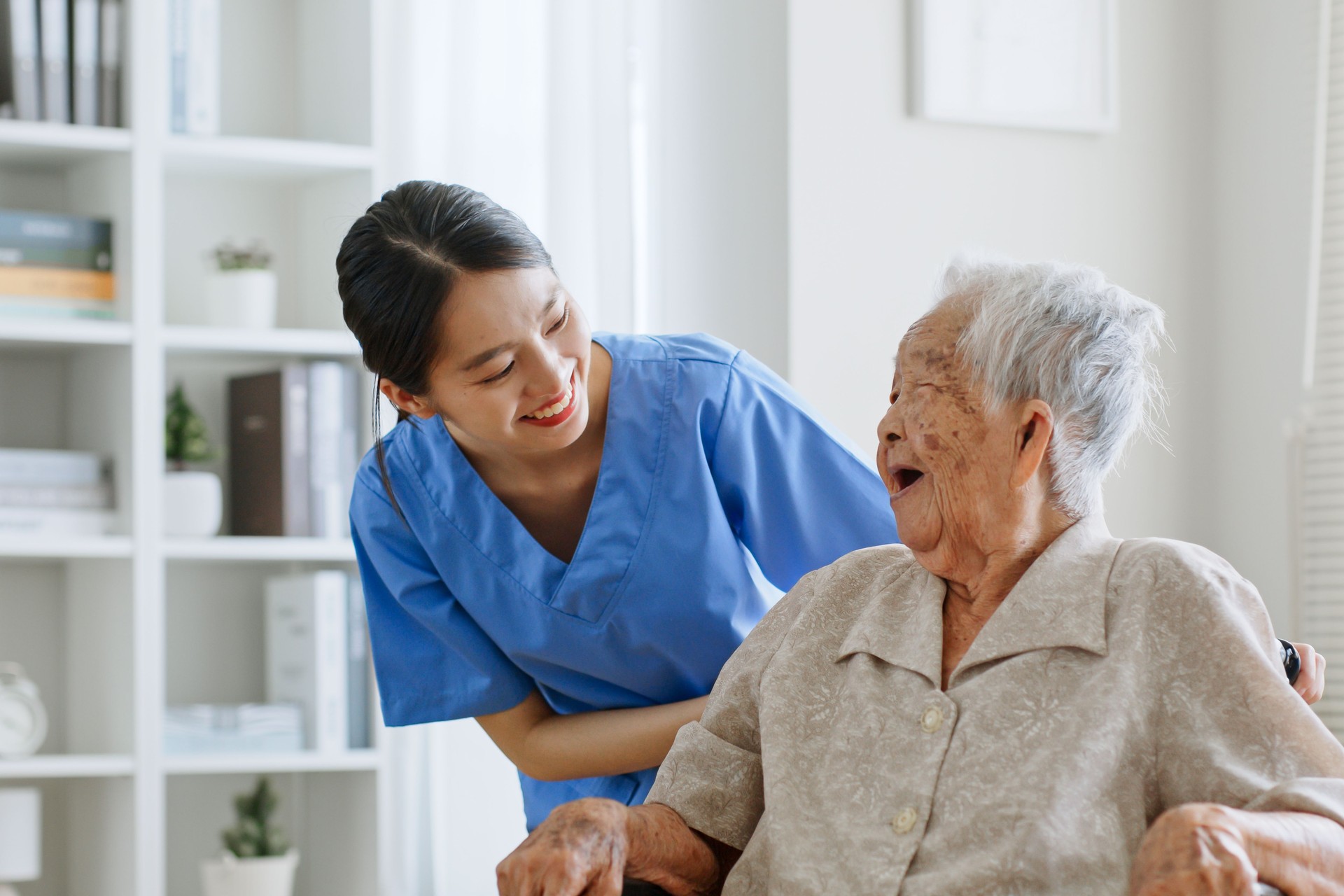 dedicated caregiver providing excellent home health support for senior in Punta Gorda Florida