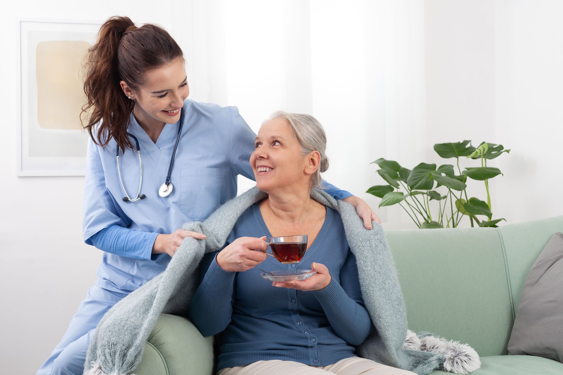 Registered nurse in Port Charlotte creating personalized skilled nursing care plan with senior patient